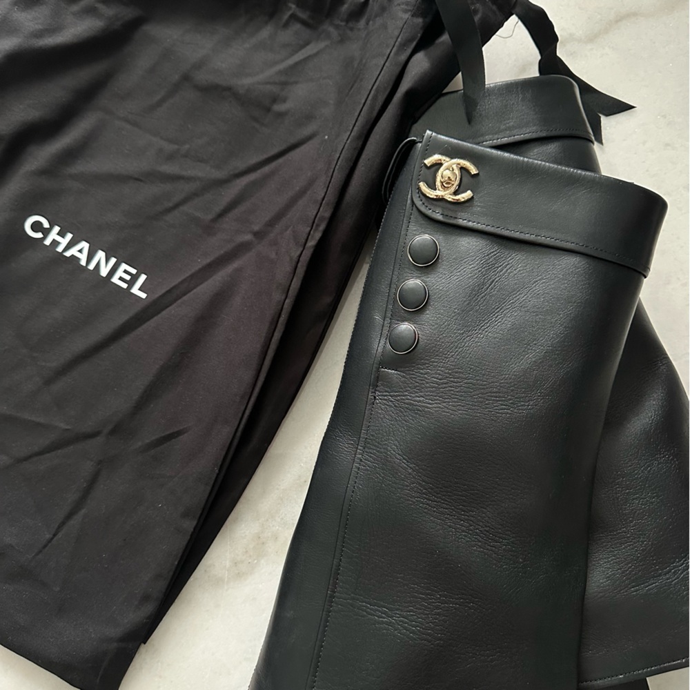 CHANEL Black Leather Knee-High Boots with Gold CC Accent - Picture 8 of 8